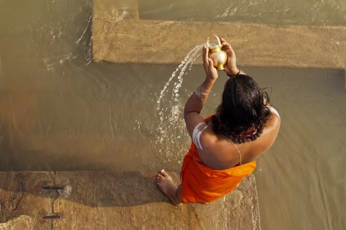 Sadhu on the banks of Ganges 700x466 1